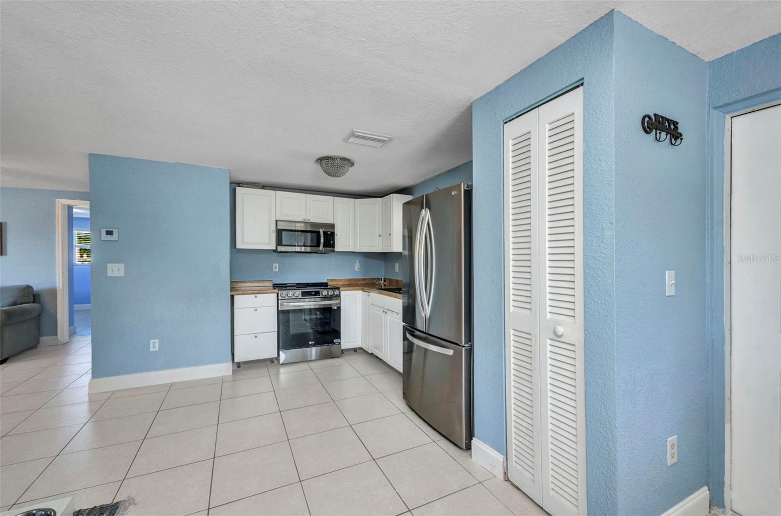 Image 8 of 36 For 25082 Harborview Road