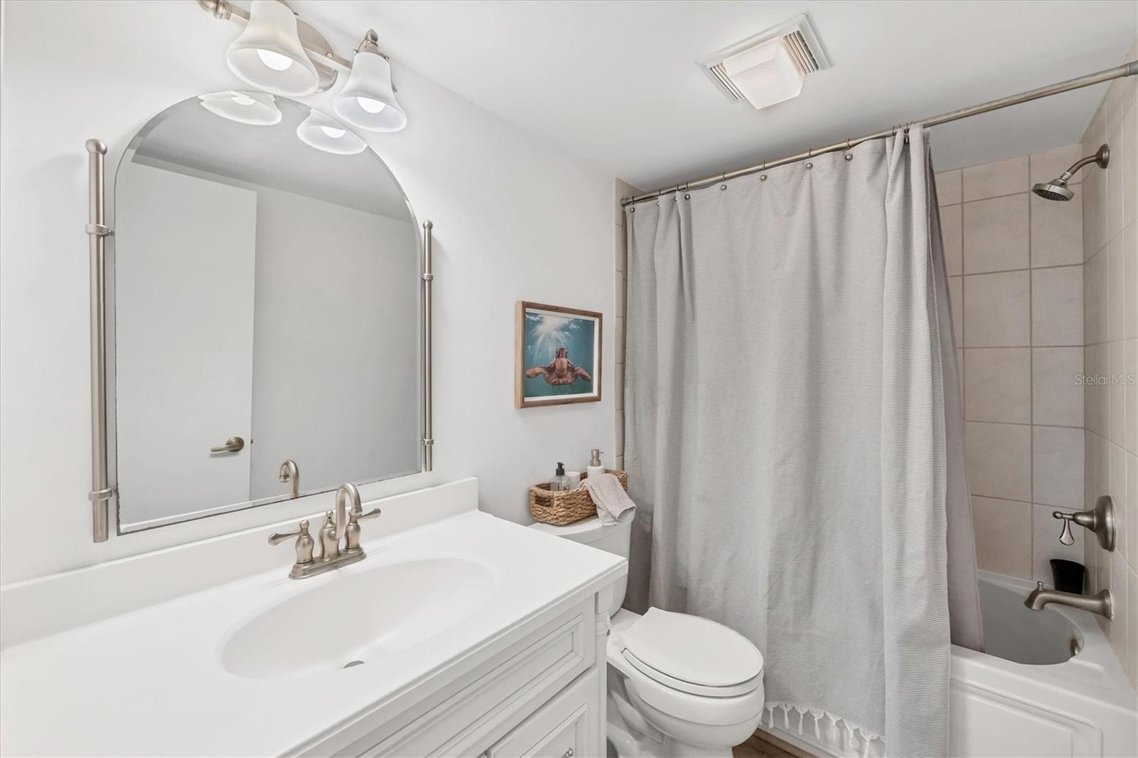 Image 14 of 43 For 23465 Harborview Road 1031
