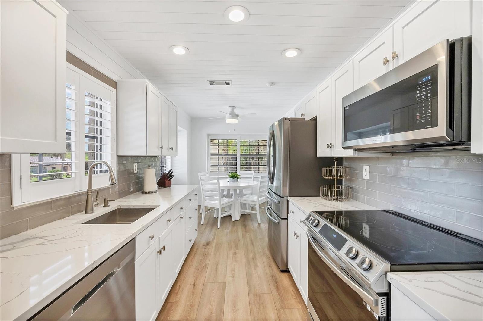 Image 15 of 43 For 23465 Harborview Road 1031