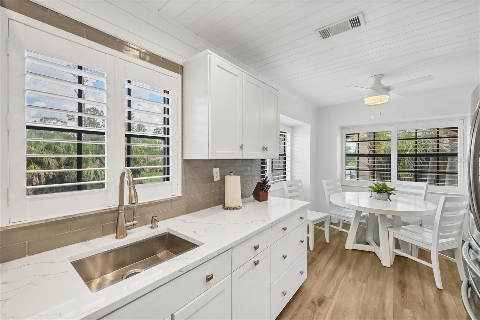 Image 16 of 43 For 23465 Harborview Road 1031