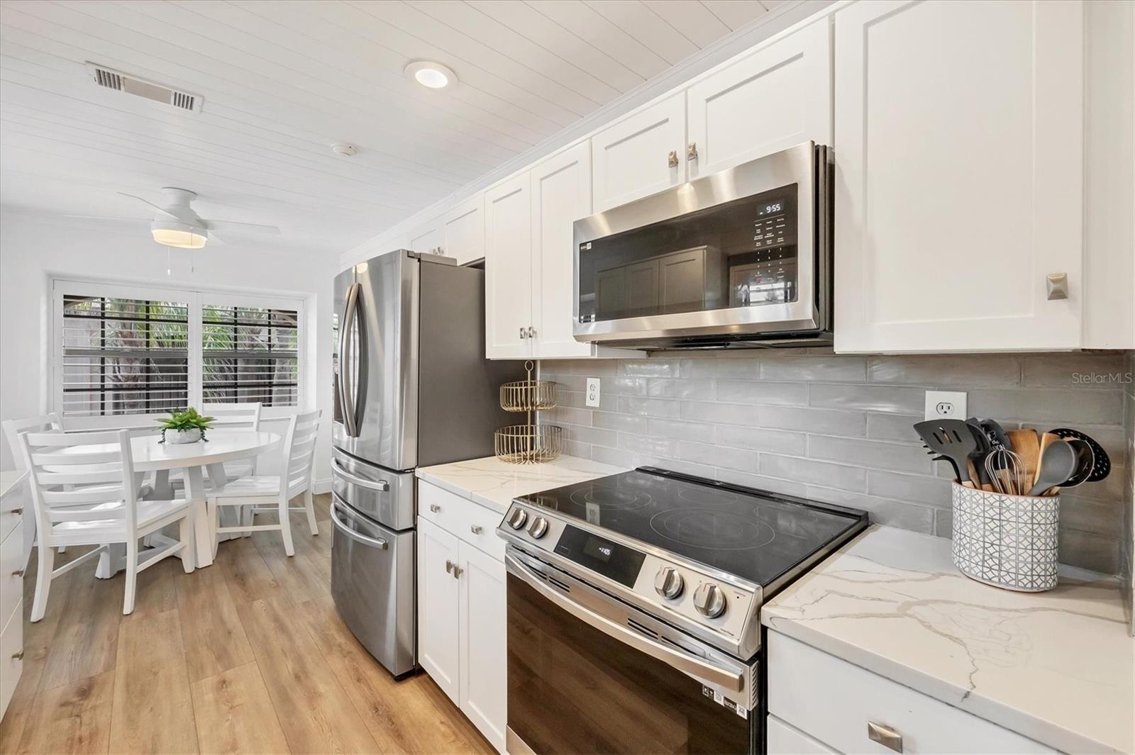 Image 17 of 43 For 23465 Harborview Road 1031