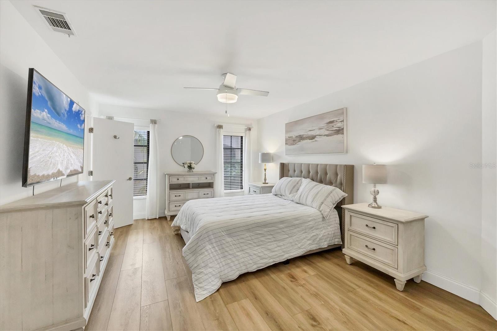 Image 23 of 43 For 23465 Harborview Road 1031