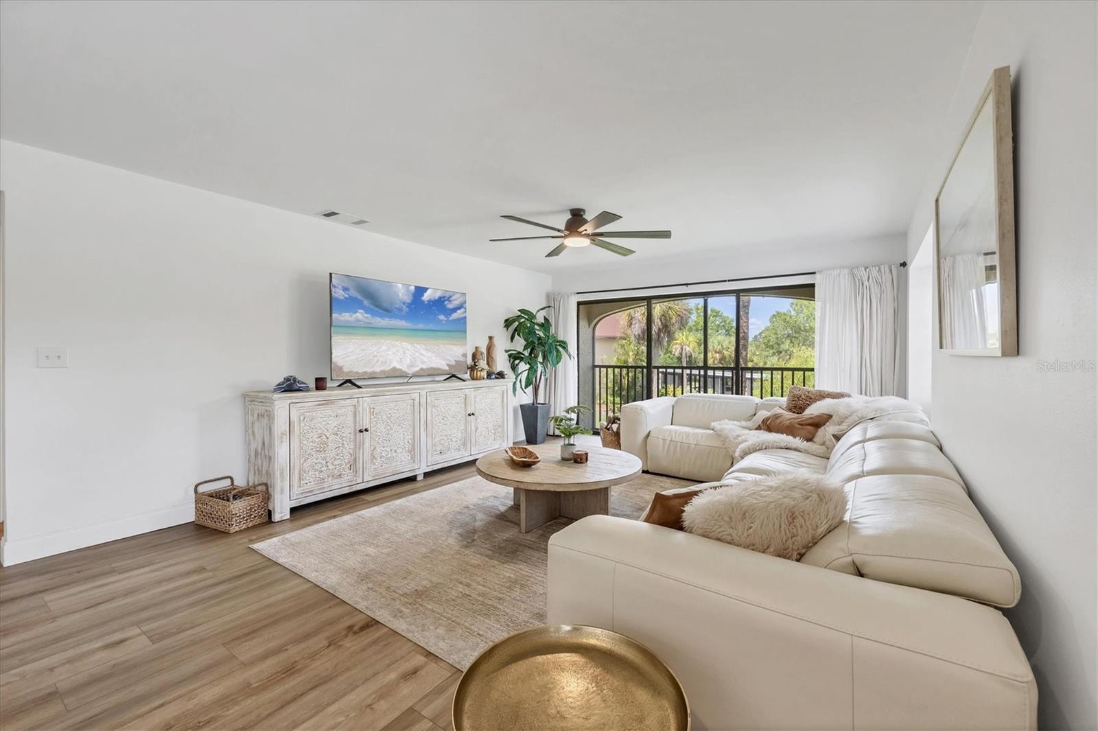 Image 4 of 43 For 23465 Harborview Road 1031