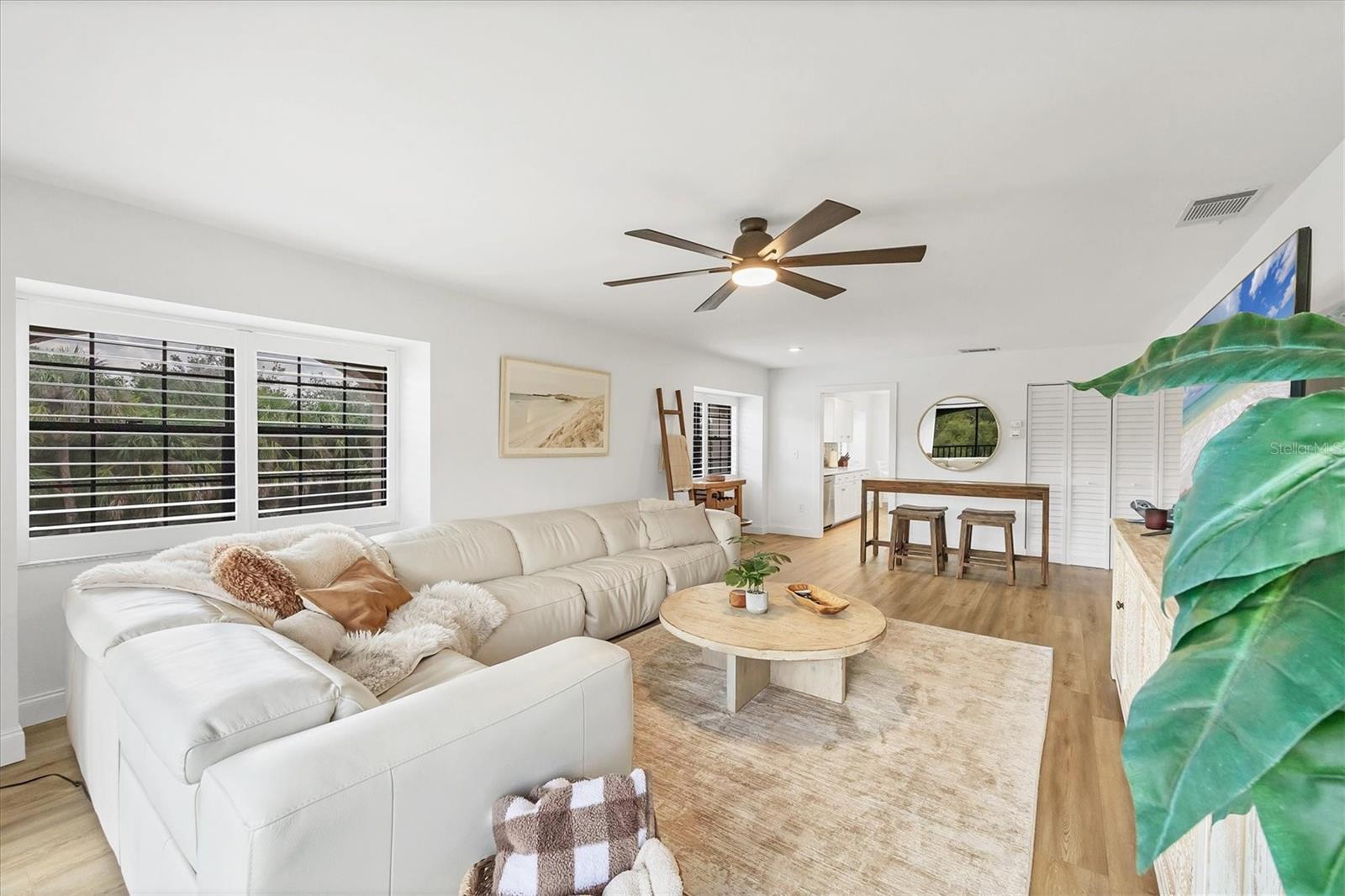 Image 5 of 43 For 23465 Harborview Road 1031