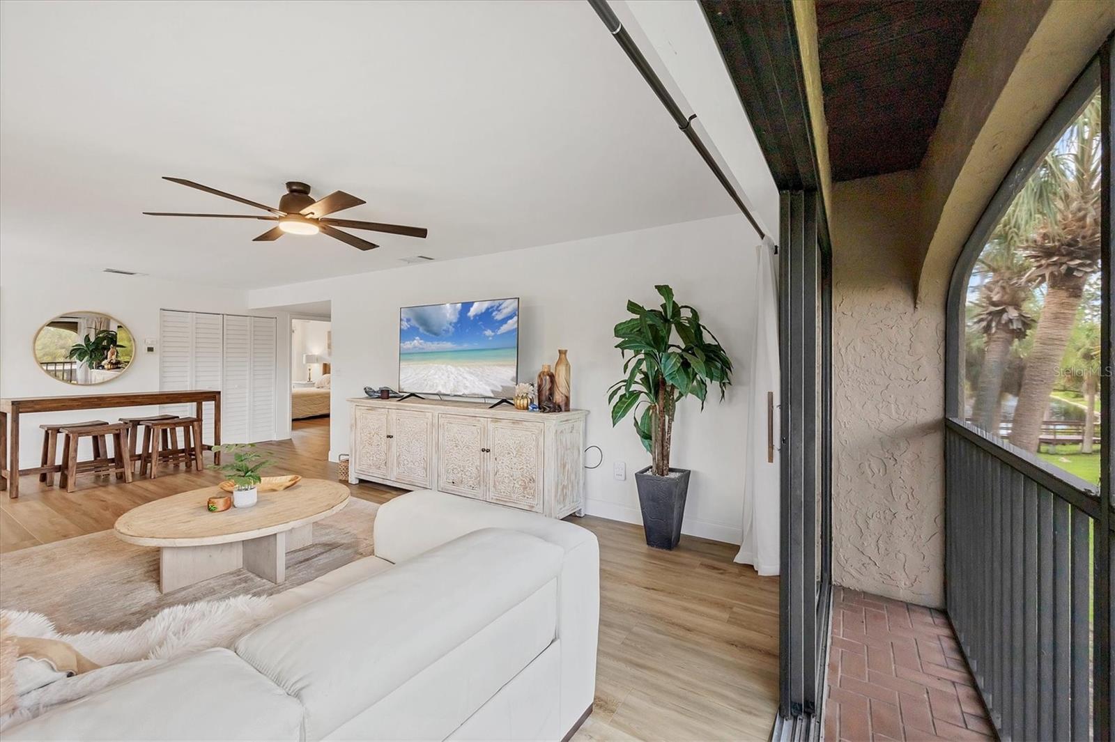 Image 6 of 43 For 23465 Harborview Road 1031
