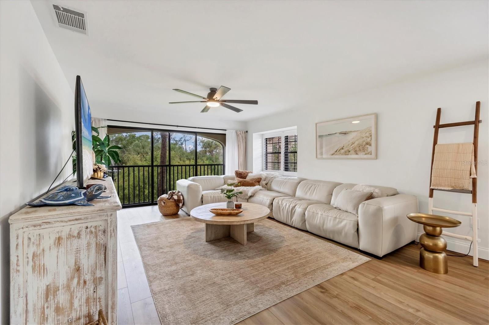 Image 7 of 43 For 23465 Harborview Road 1031