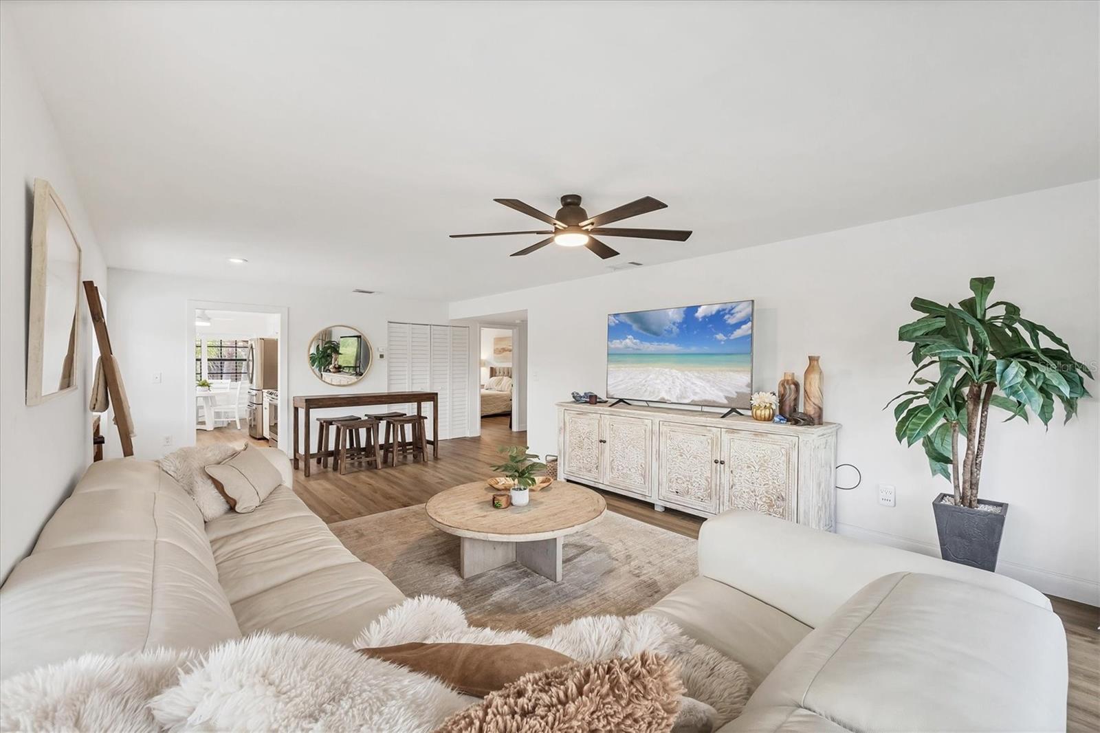 Image 8 of 43 For 23465 Harborview Road 1031