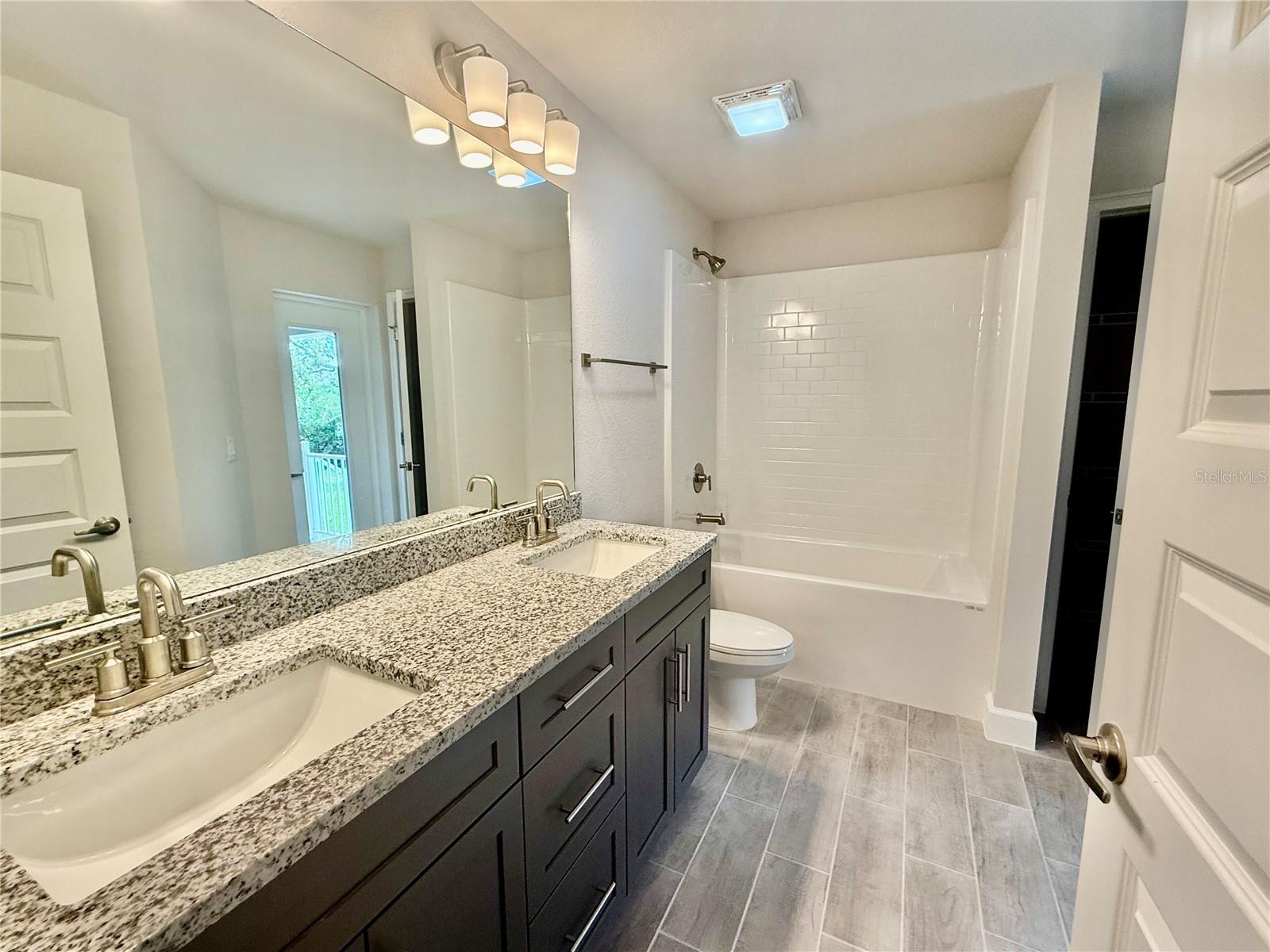 Image 15 of 24 For 14277 Sanilac Avenue