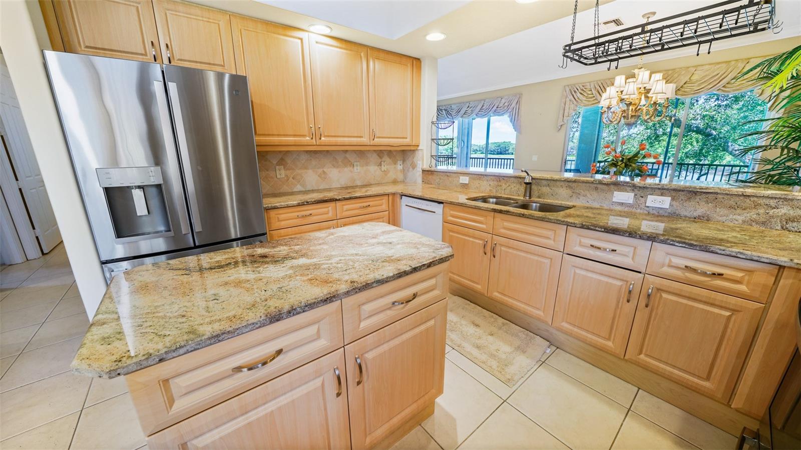 Image 18 of 59 For 786 Regency Reserve Circle 1404