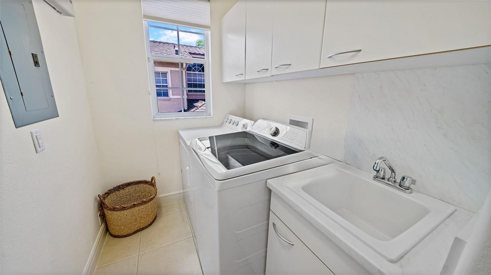 Image 36 of 59 For 786 Regency Reserve Circle 1404