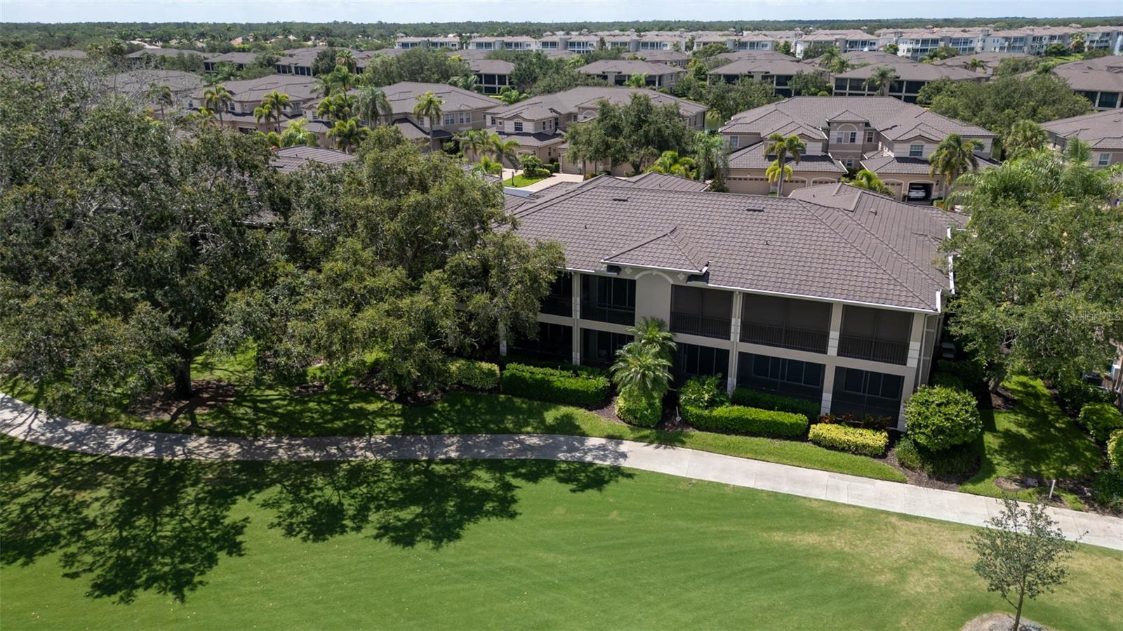 Image 42 of 59 For 786 Regency Reserve Circle 1404