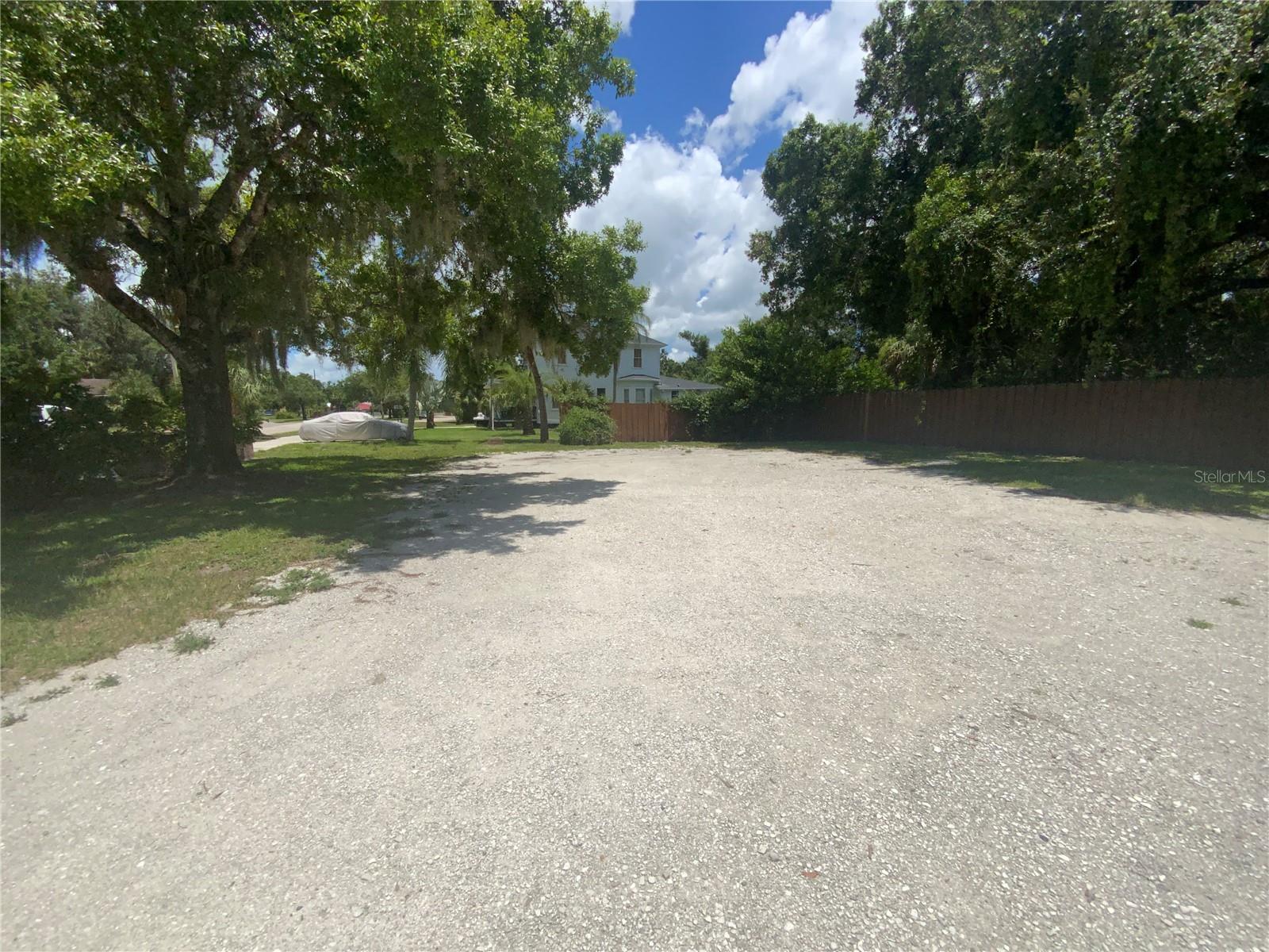 Image 10 of 80 For 606 Oak Street