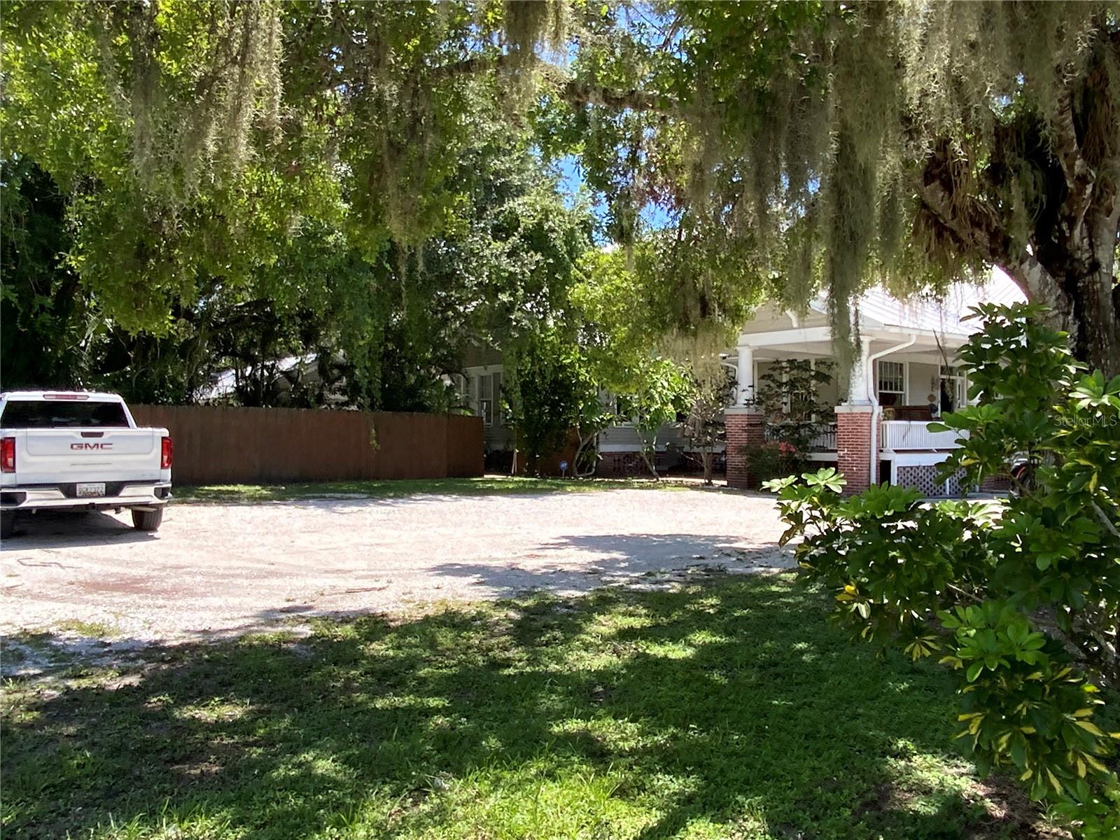 Image 11 of 80 For 606 Oak Street