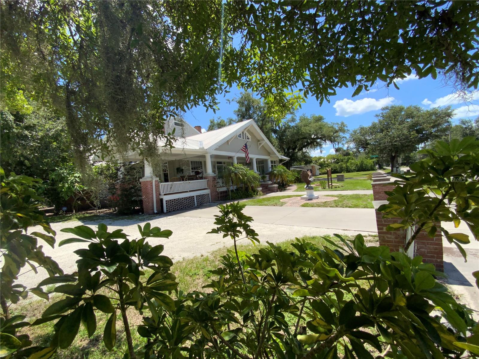 Image 12 of 80 For 606 Oak Street