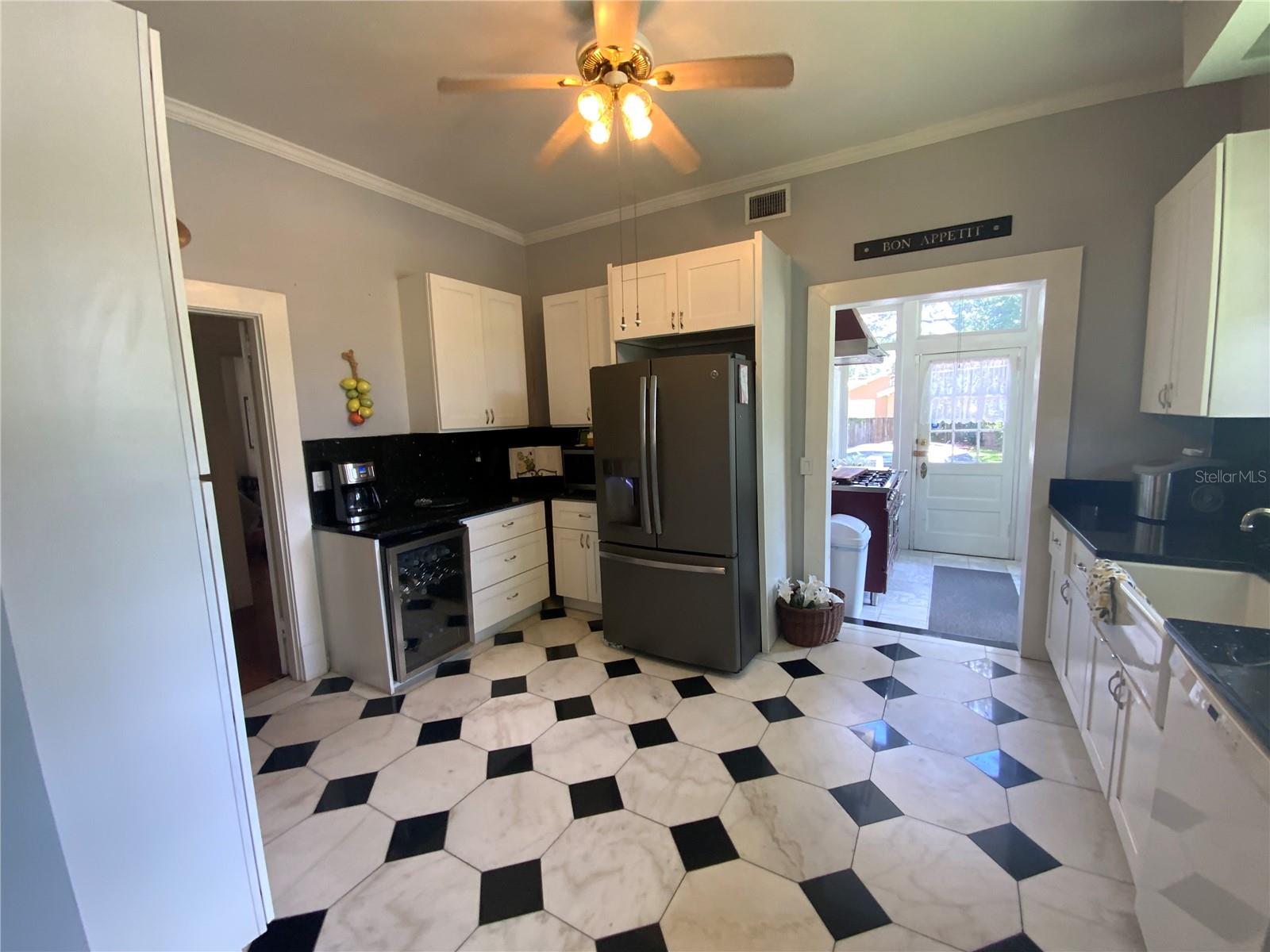 Image 43 of 80 For 606 Oak Street