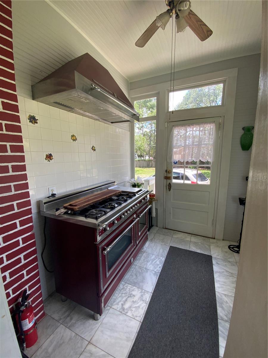 Image 44 of 80 For 606 Oak Street