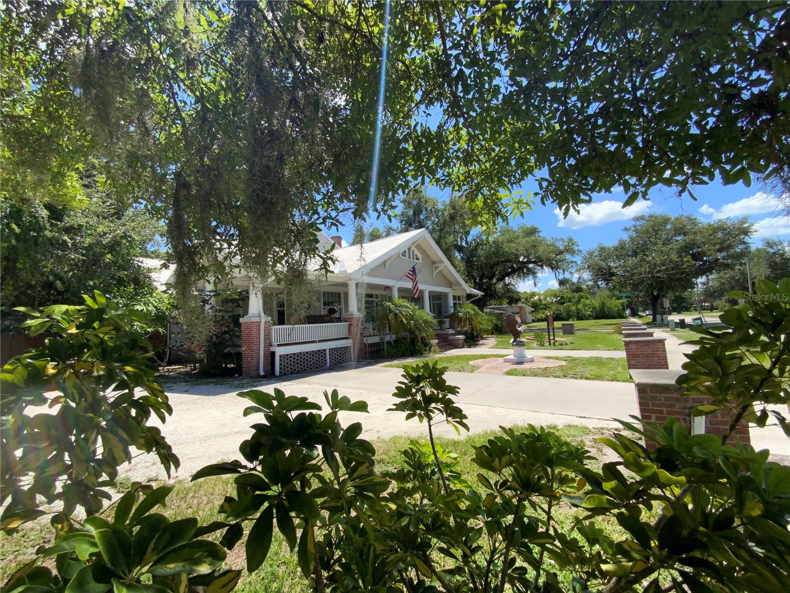 Image 9 of 80 For 606 Oak Street
