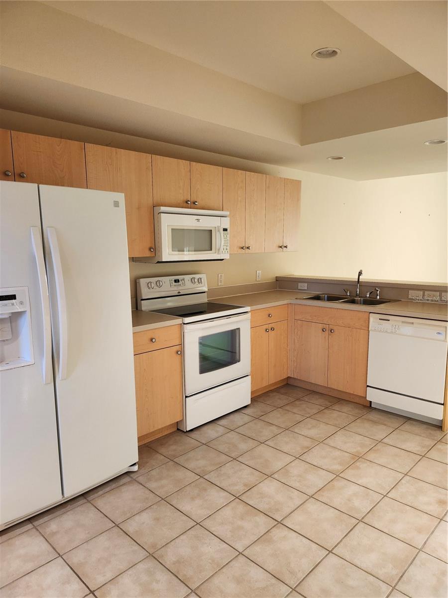 Image 3 of 15 For 1216 Rio De Janeiro Avenue 301