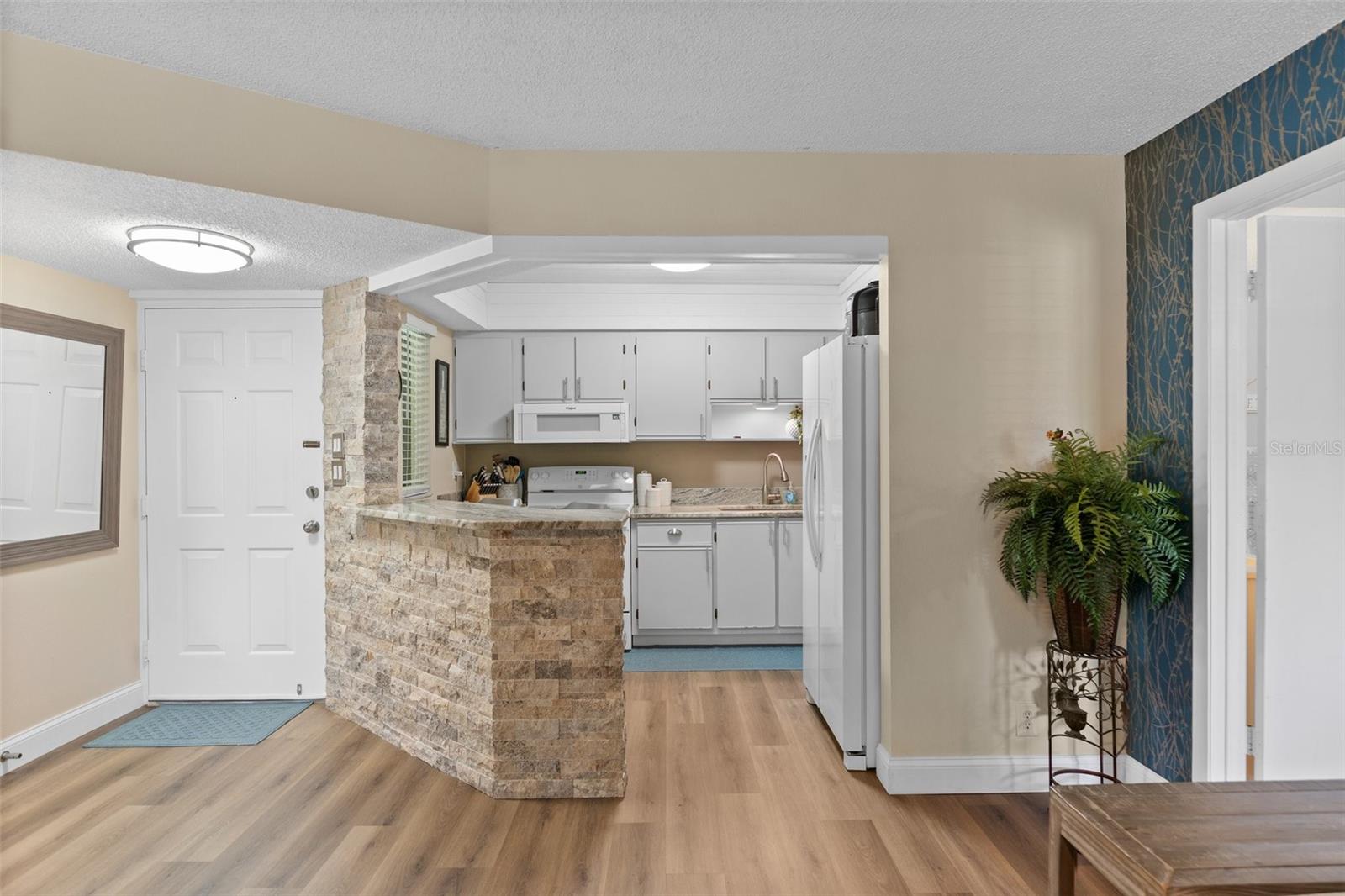 Image 4 of 52 For 19505 Quesada Avenue Vv201