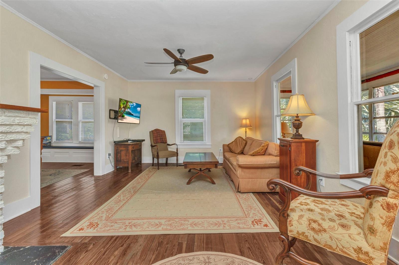 Image 10 of 85 For 415 Marion Avenue