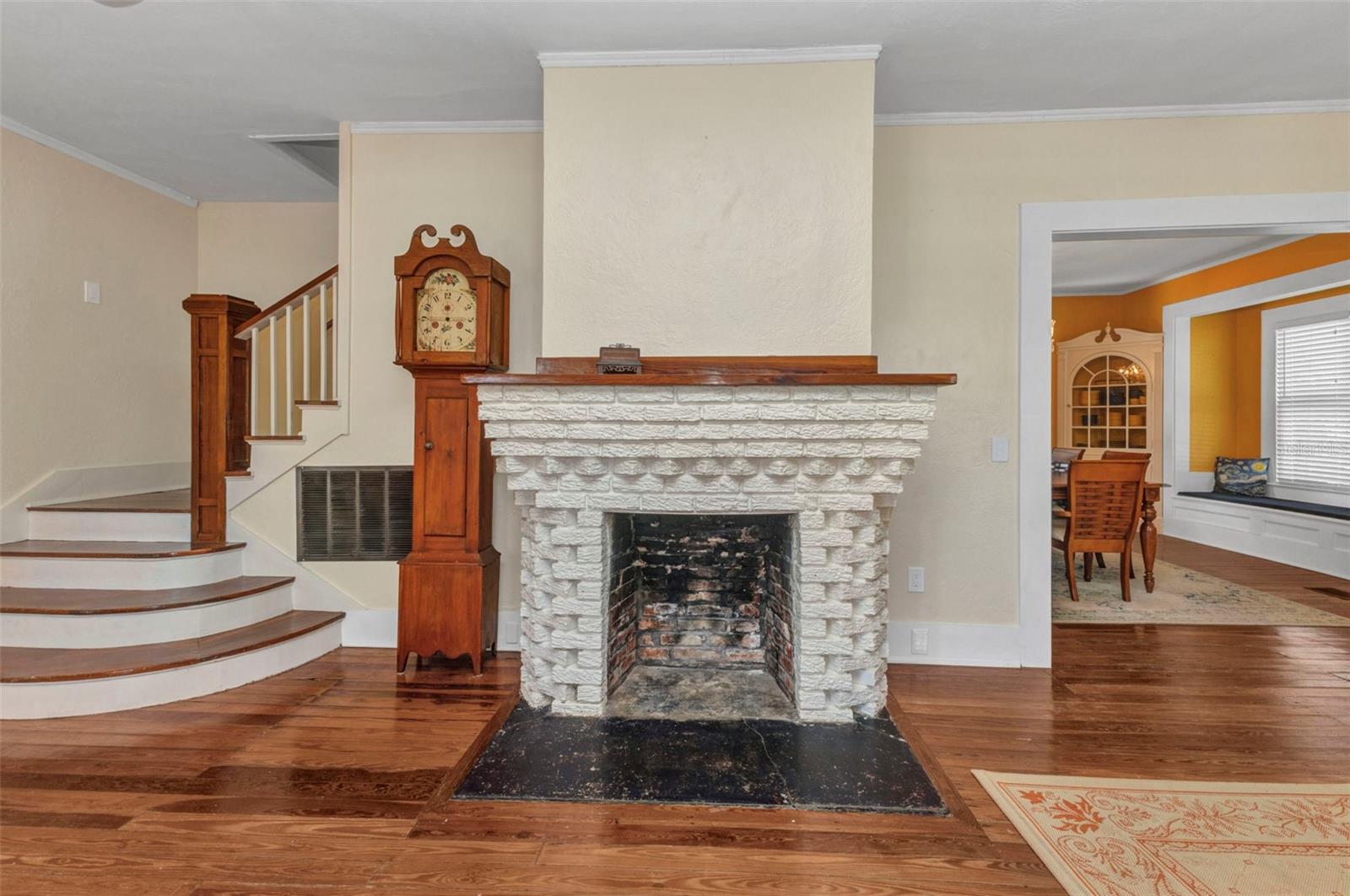 Image 11 of 85 For 415 Marion Avenue