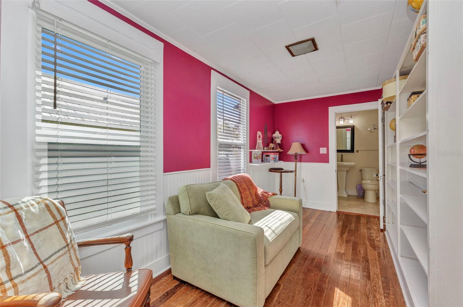 Image 14 of 85 For 415 Marion Avenue