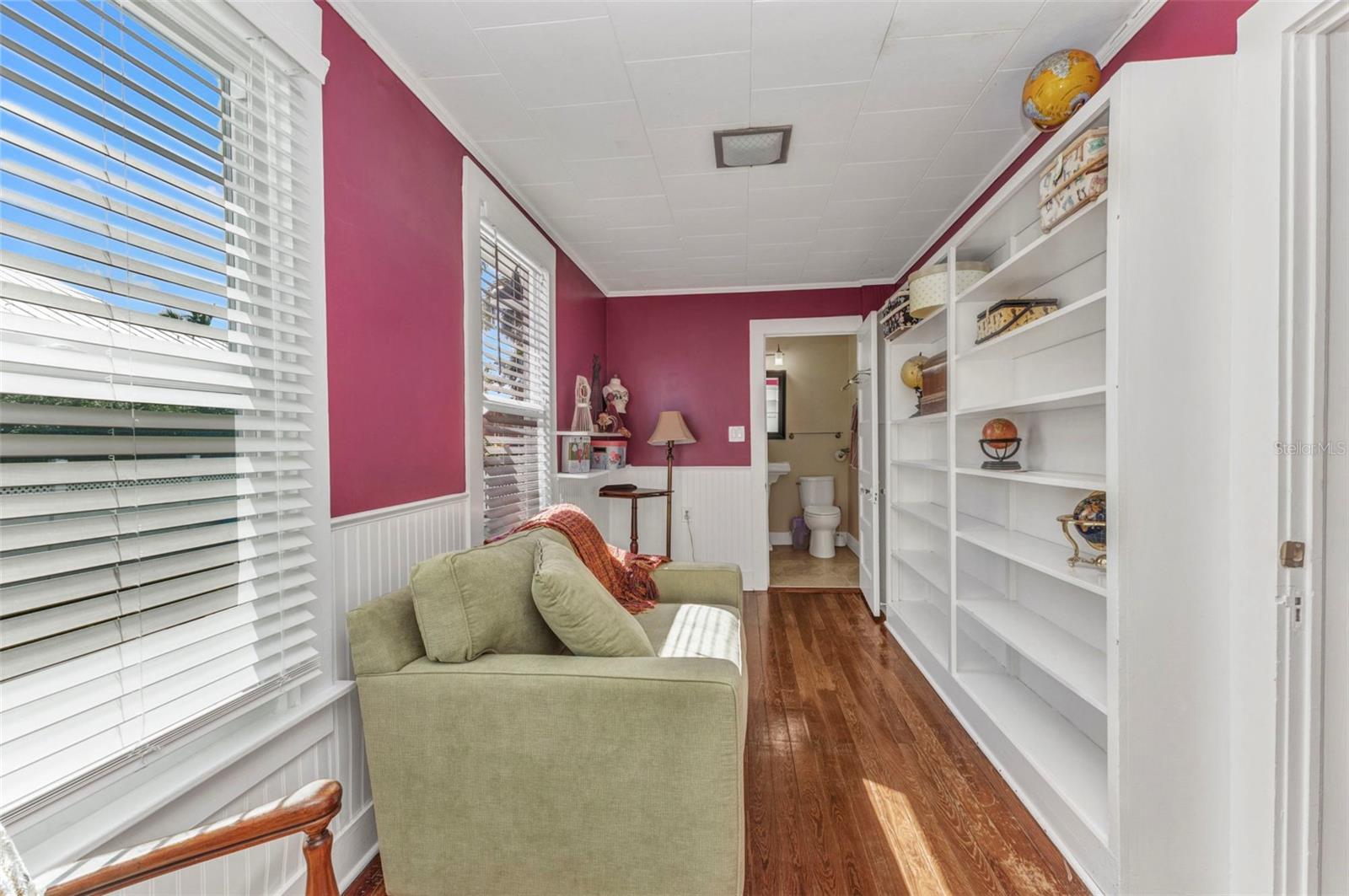 Image 15 of 85 For 415 Marion Avenue