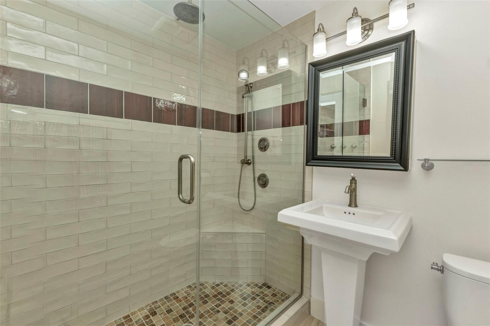 Image 17 of 85 For 415 Marion Avenue