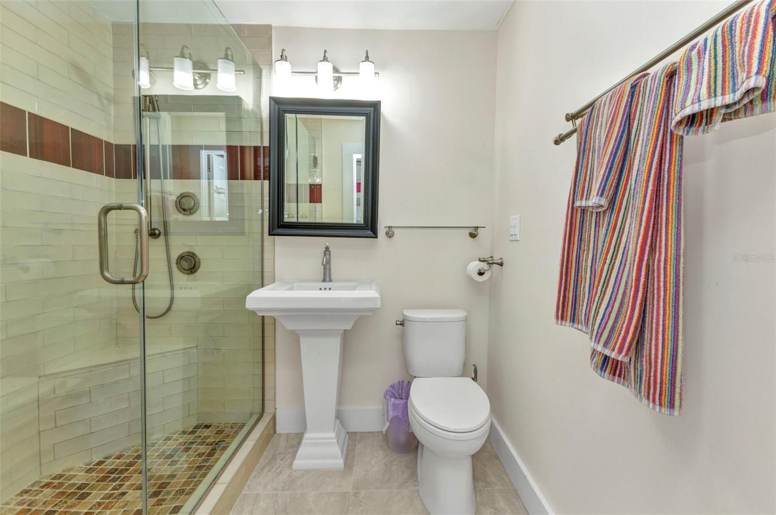 Image 18 of 85 For 415 Marion Avenue