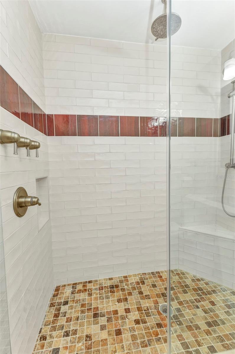 Image 19 of 85 For 415 Marion Avenue