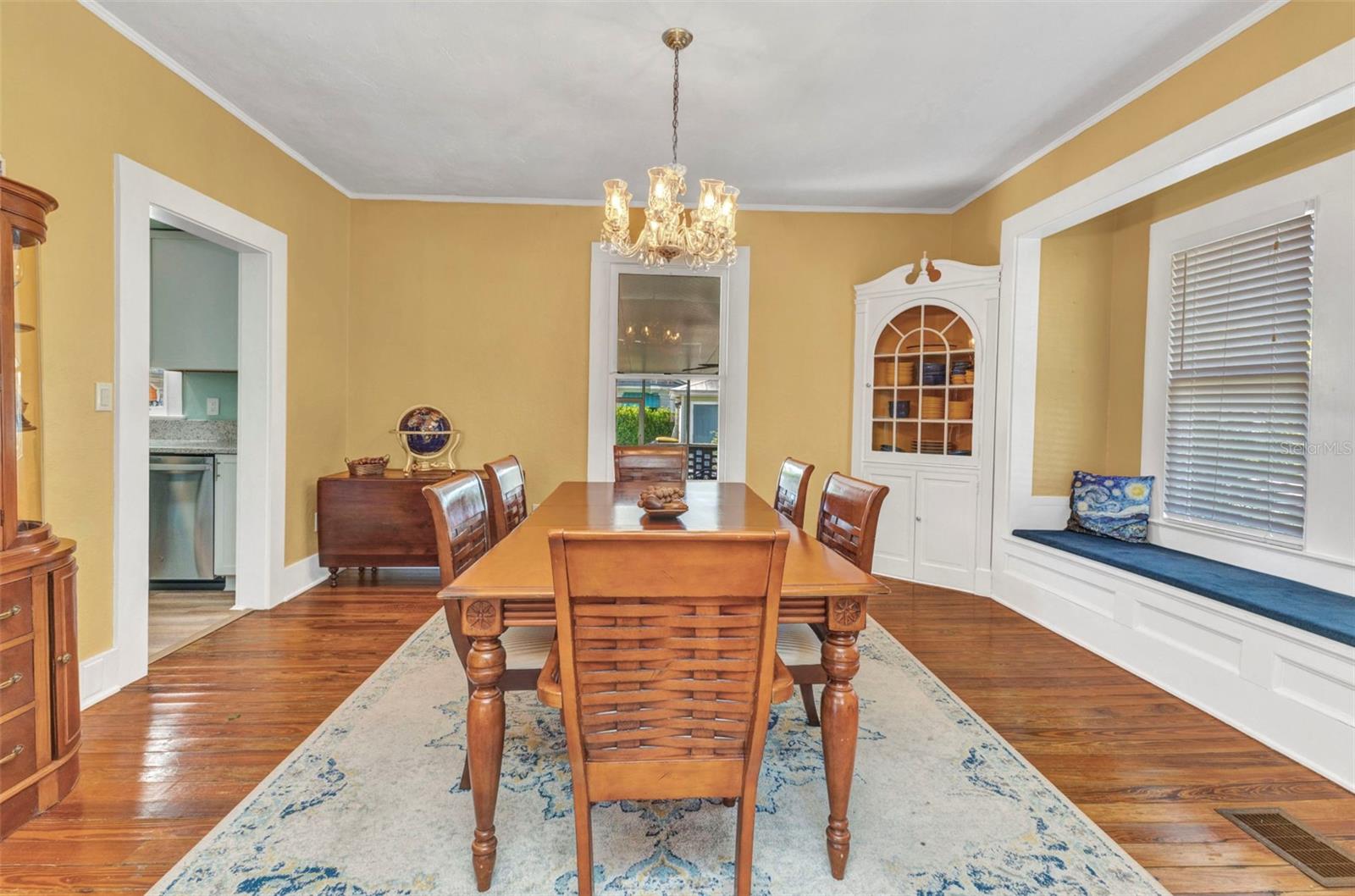 Image 20 of 85 For 415 Marion Avenue