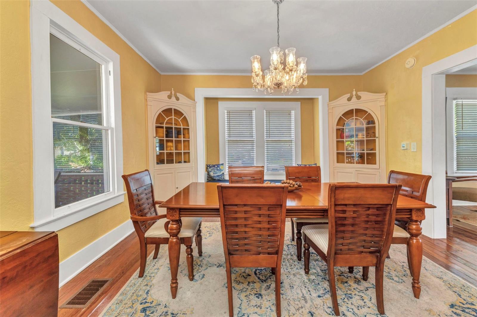 Image 21 of 85 For 415 Marion Avenue