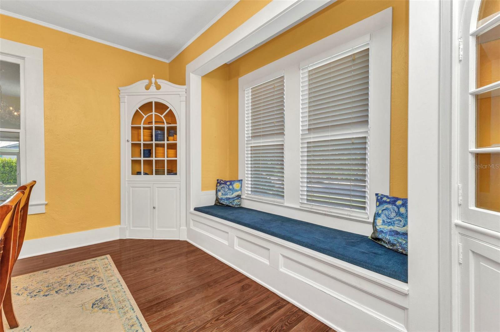 Image 22 of 85 For 415 Marion Avenue