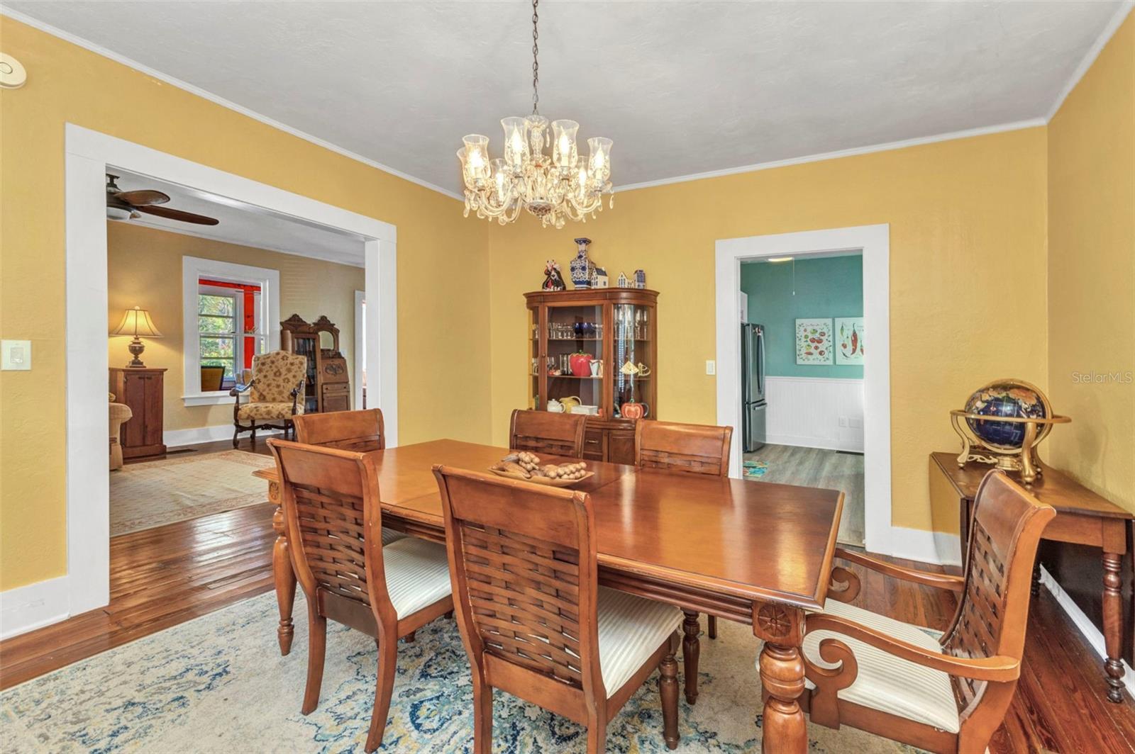 Image 23 of 85 For 415 Marion Avenue