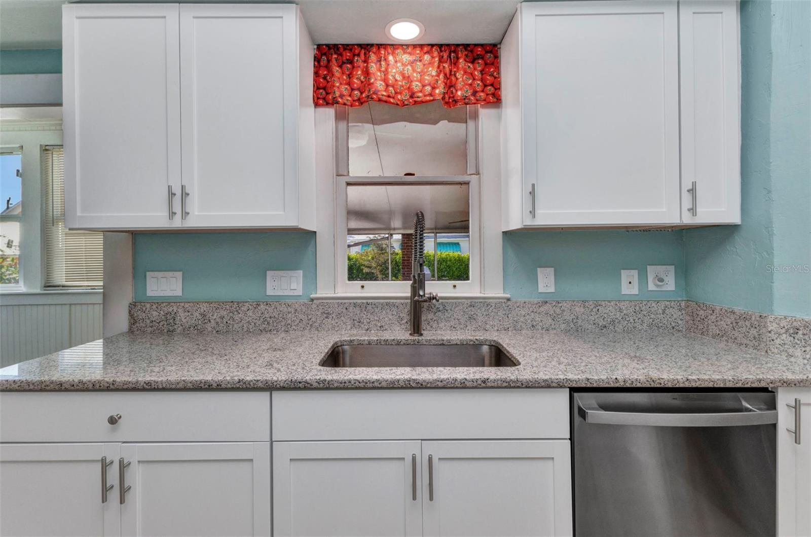 Image 27 of 85 For 415 Marion Avenue