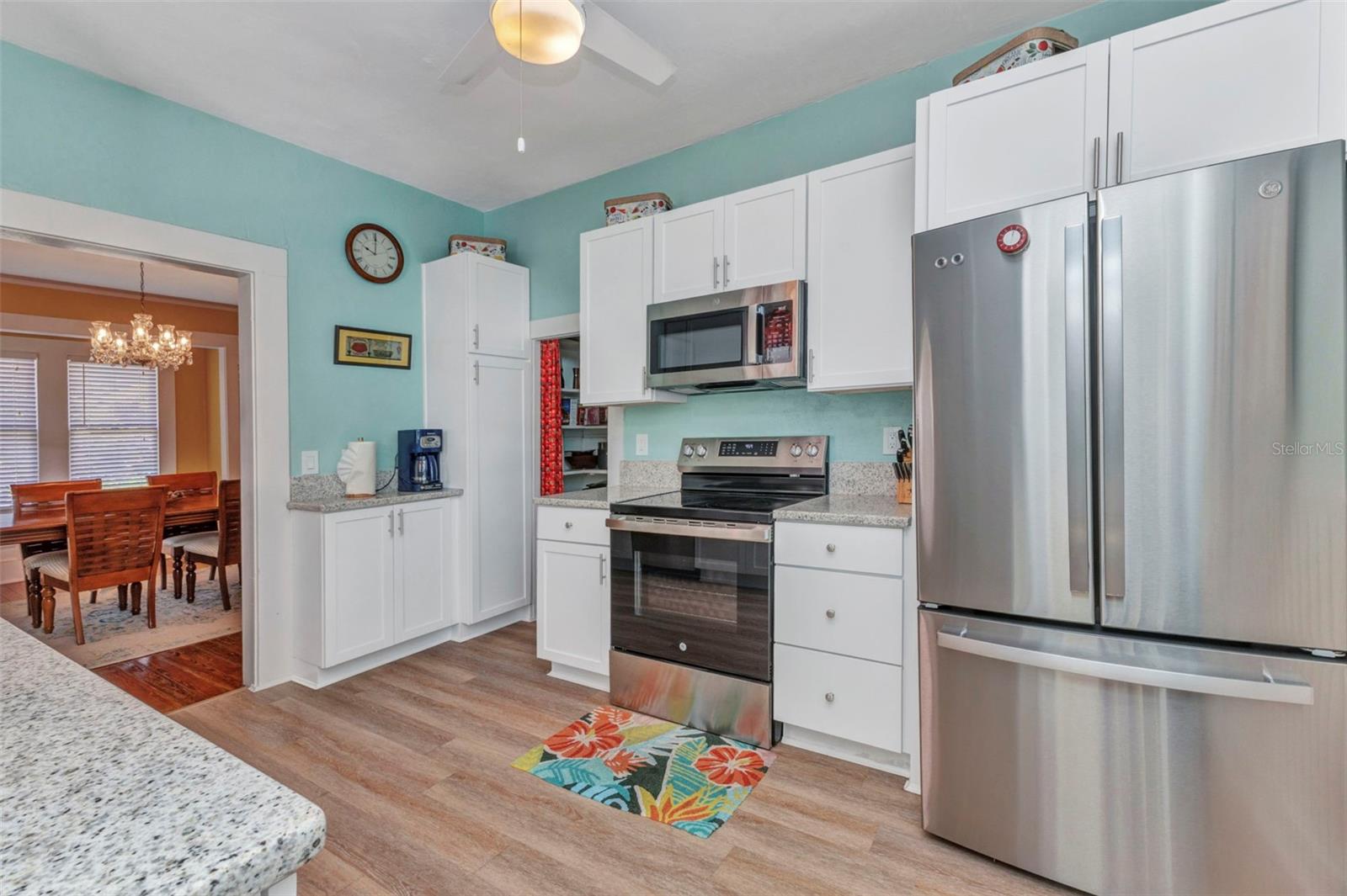 Image 28 of 85 For 415 Marion Avenue