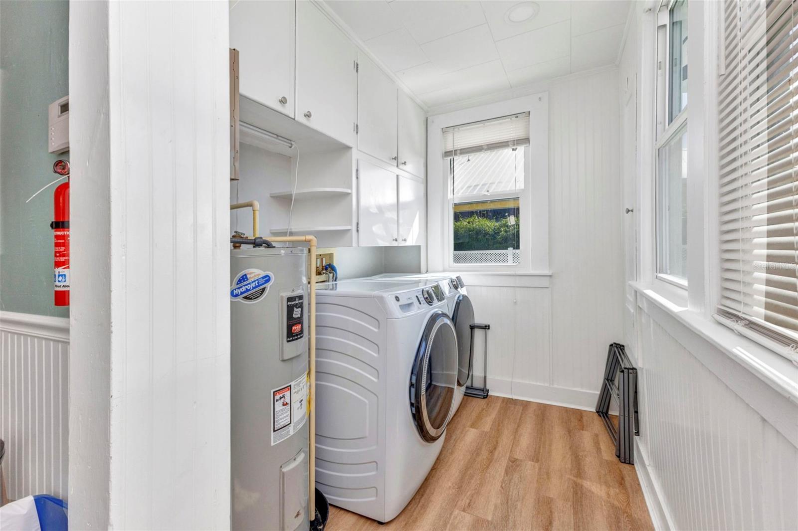 Image 29 of 85 For 415 Marion Avenue