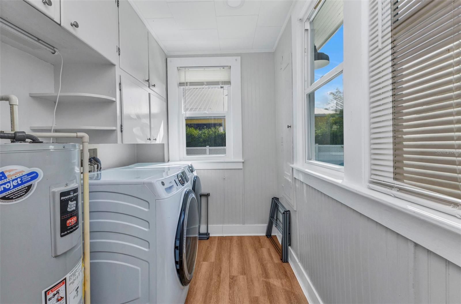 Image 30 of 85 For 415 Marion Avenue