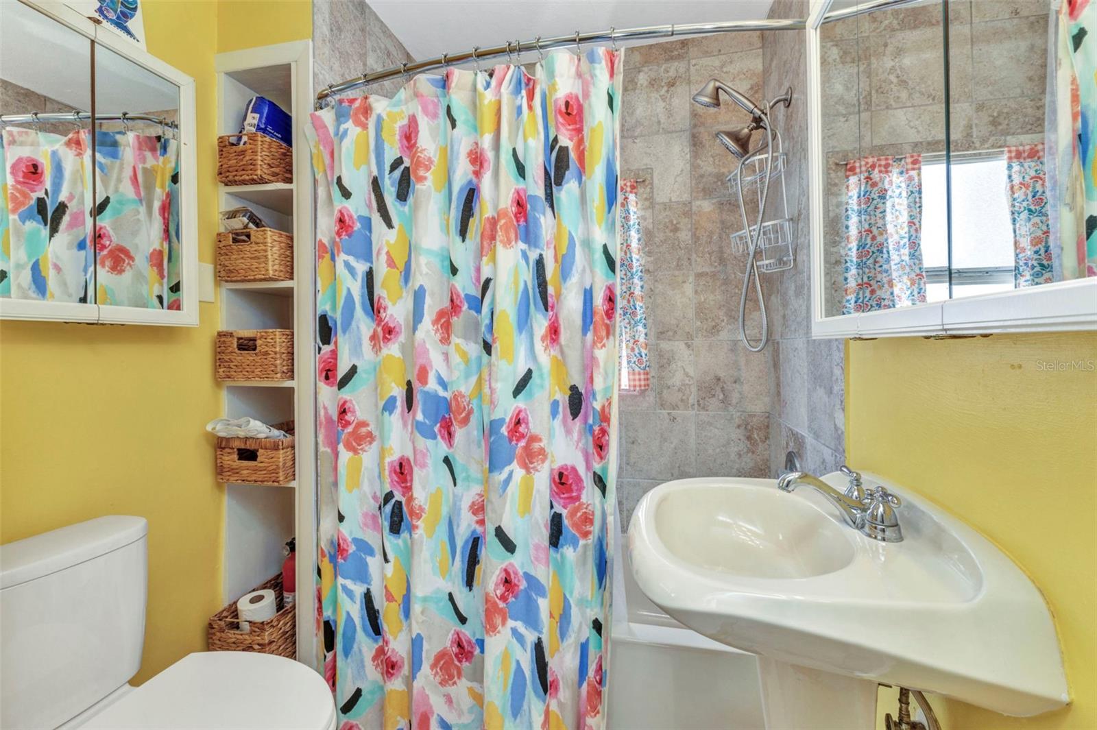 Image 32 of 85 For 415 Marion Avenue