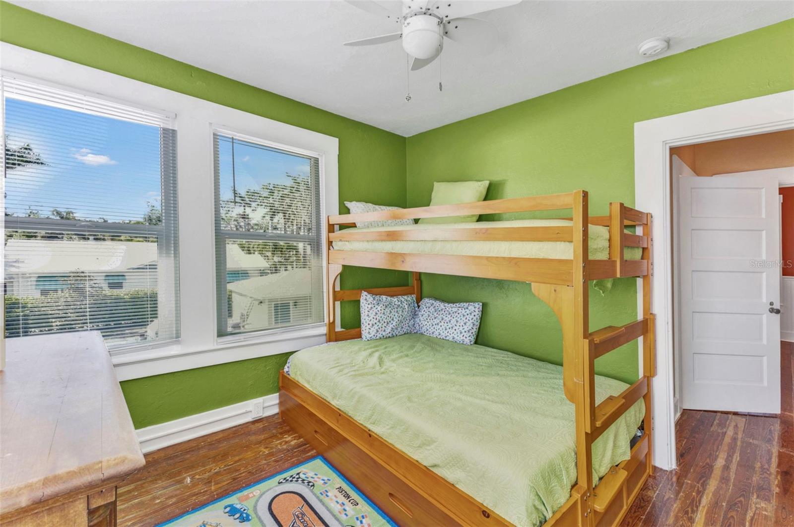 Image 34 of 85 For 415 Marion Avenue