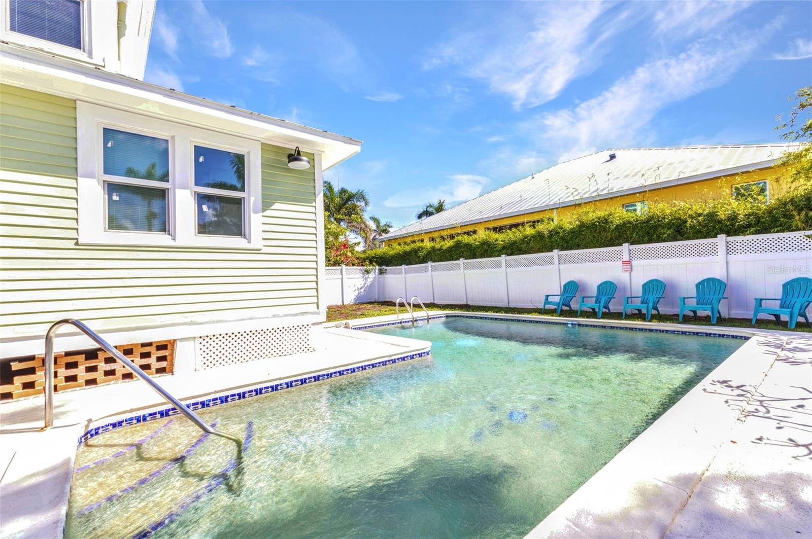 Image 52 of 85 For 415 Marion Avenue