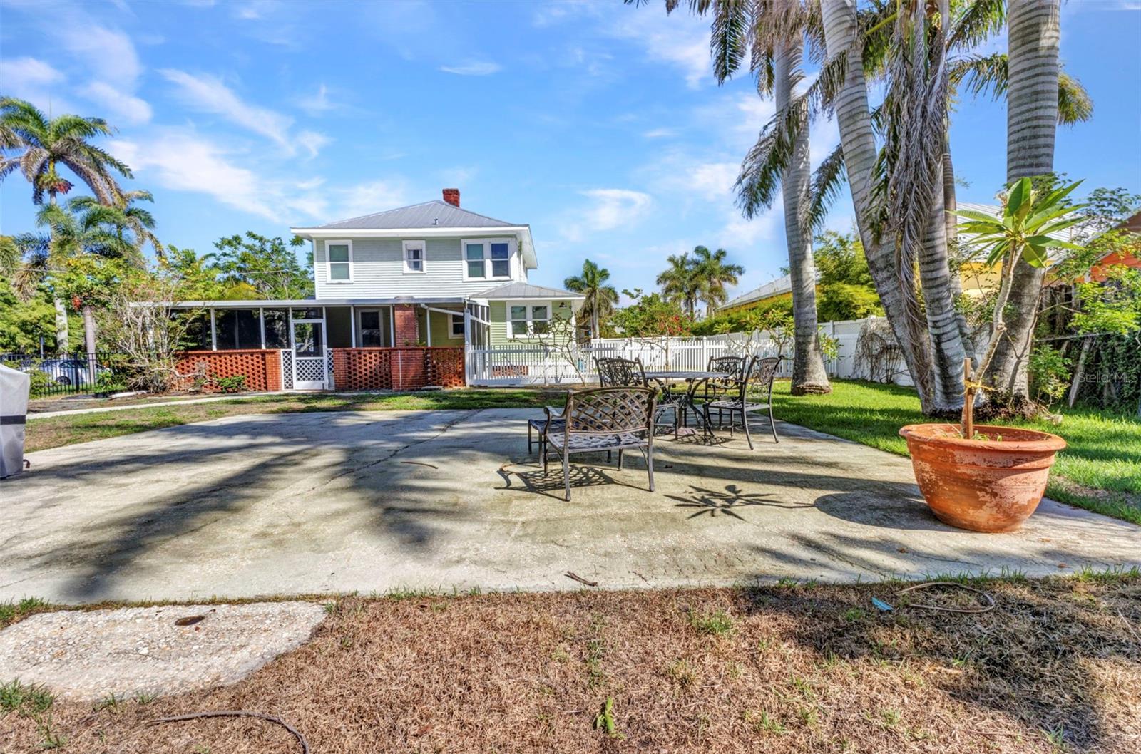 Image 57 of 85 For 415 Marion Avenue