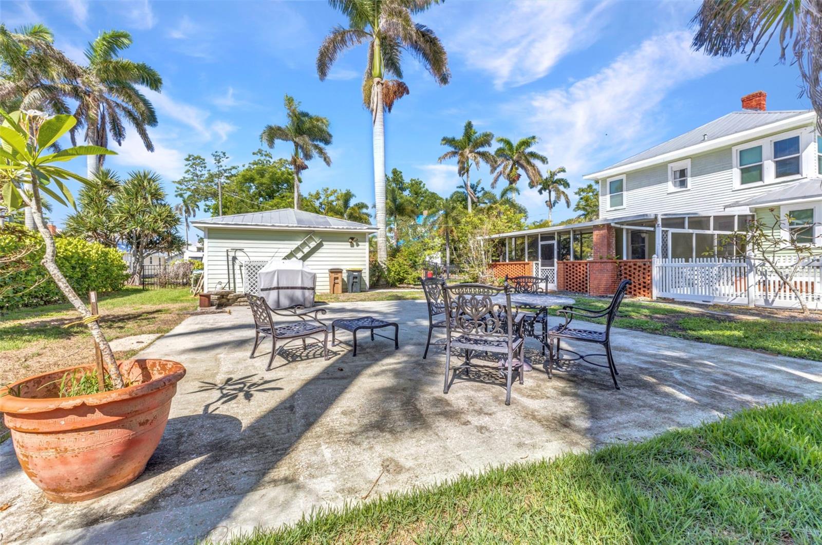 Image 58 of 85 For 415 Marion Avenue