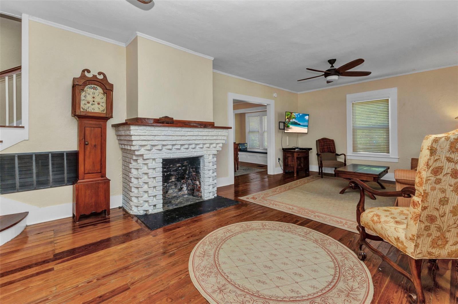 Image 7 of 85 For 415 Marion Avenue