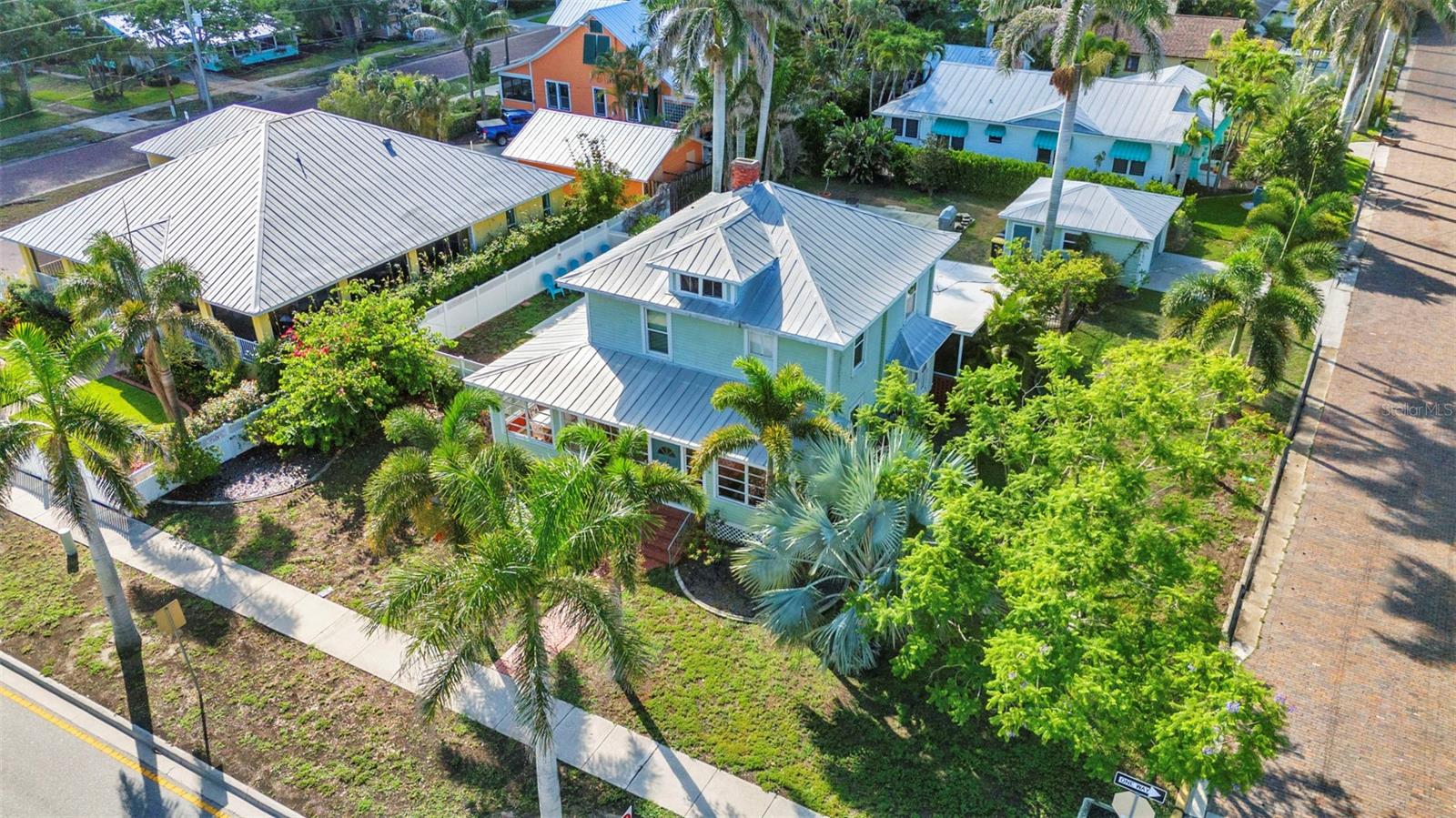 Image 70 of 85 For 415 Marion Avenue