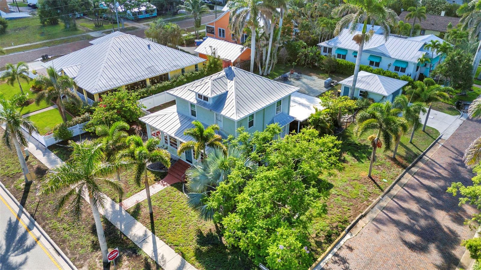 Image 71 of 85 For 415 Marion Avenue