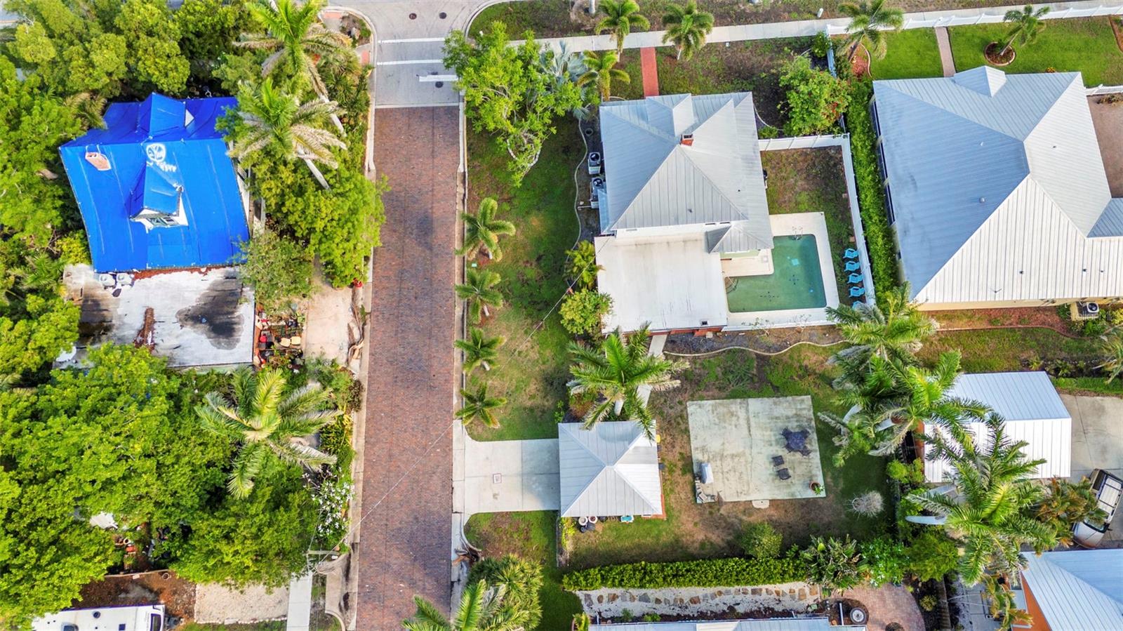 Image 72 of 85 For 415 Marion Avenue