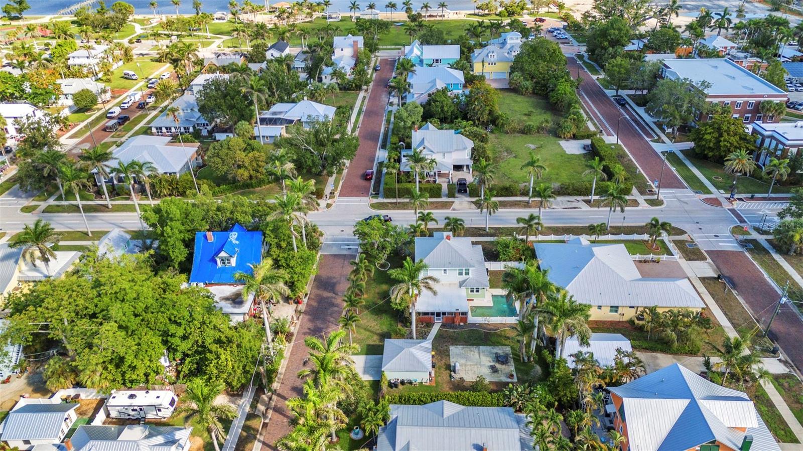 Image 73 of 85 For 415 Marion Avenue