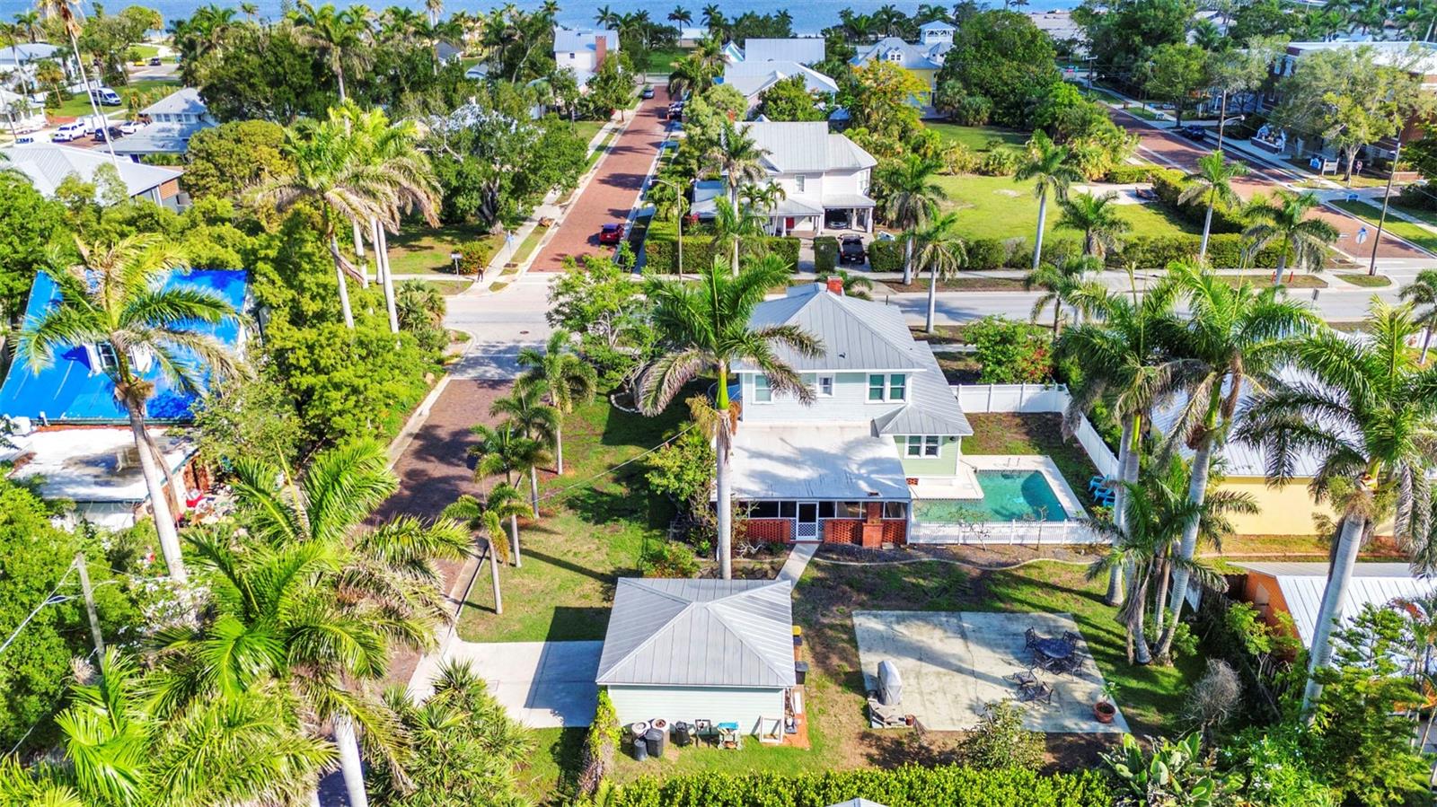 Image 76 of 85 For 415 Marion Avenue