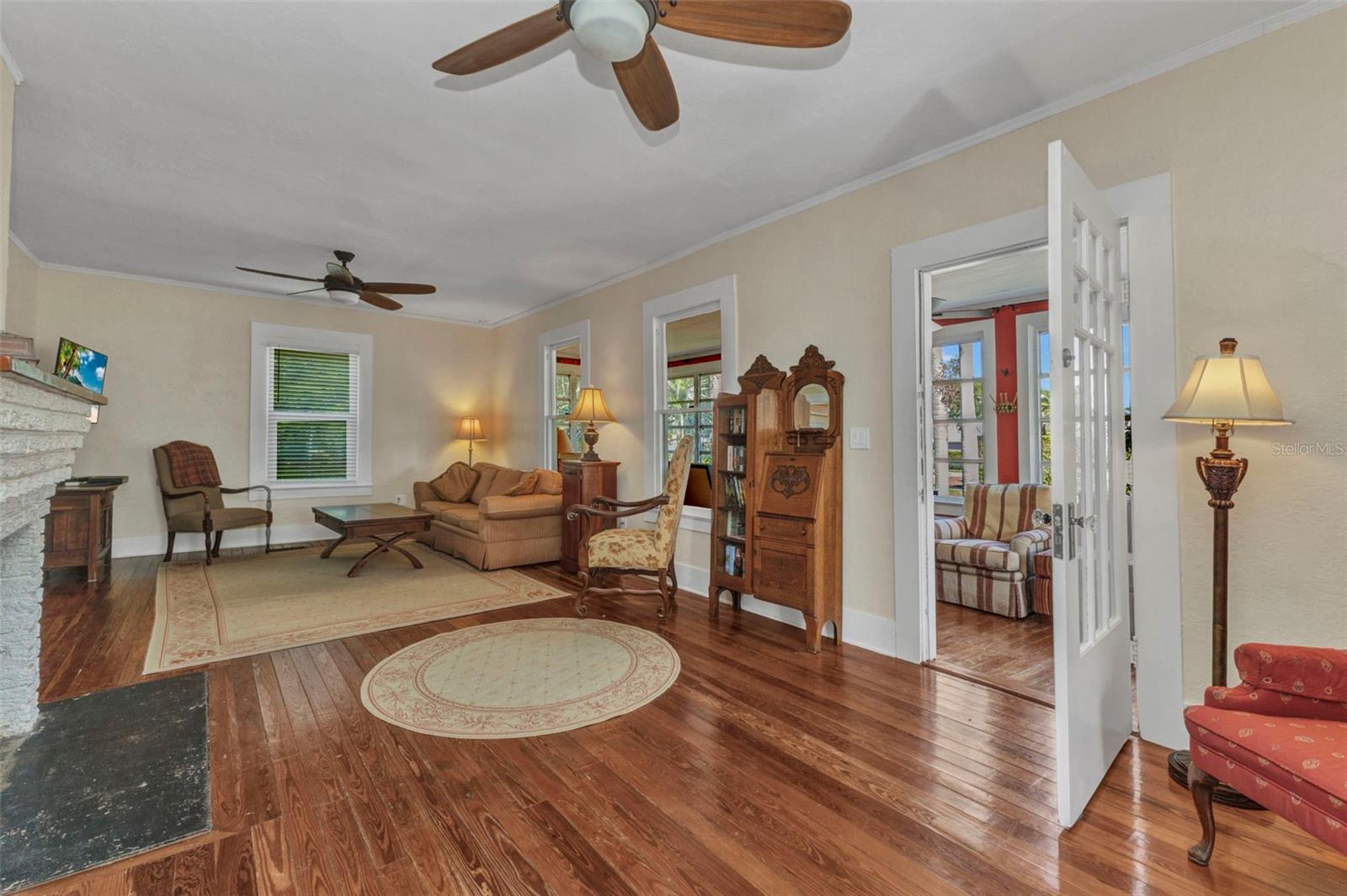 Image 9 of 85 For 415 Marion Avenue